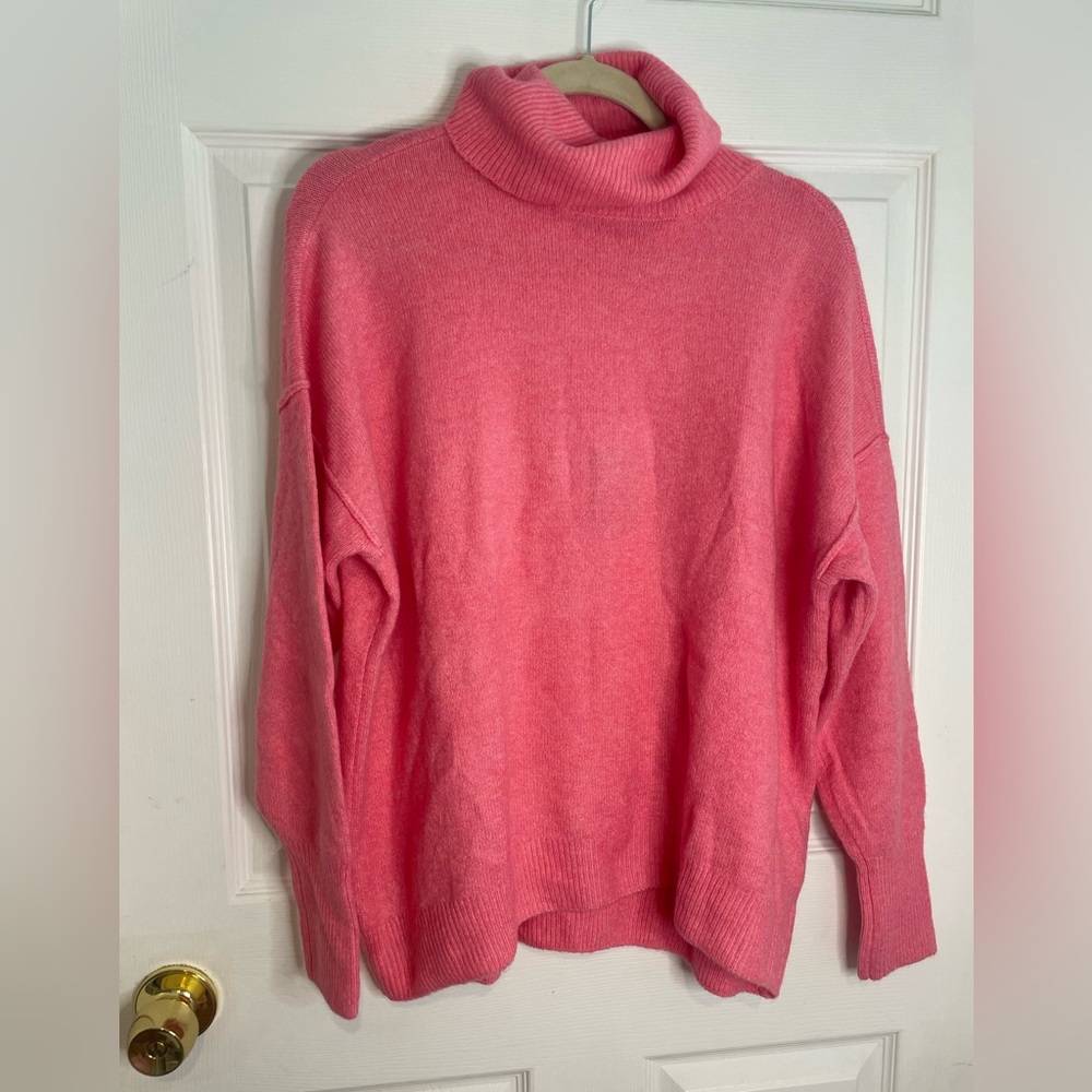 VINCE CAMUTO - NWT TURTLENECK SWEATER
